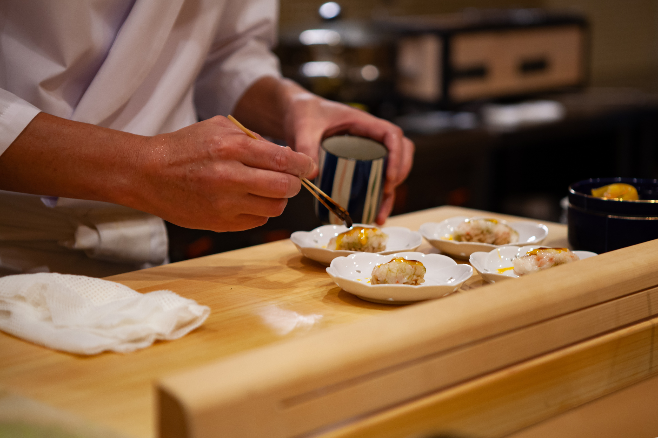 Chef preparando sushi
